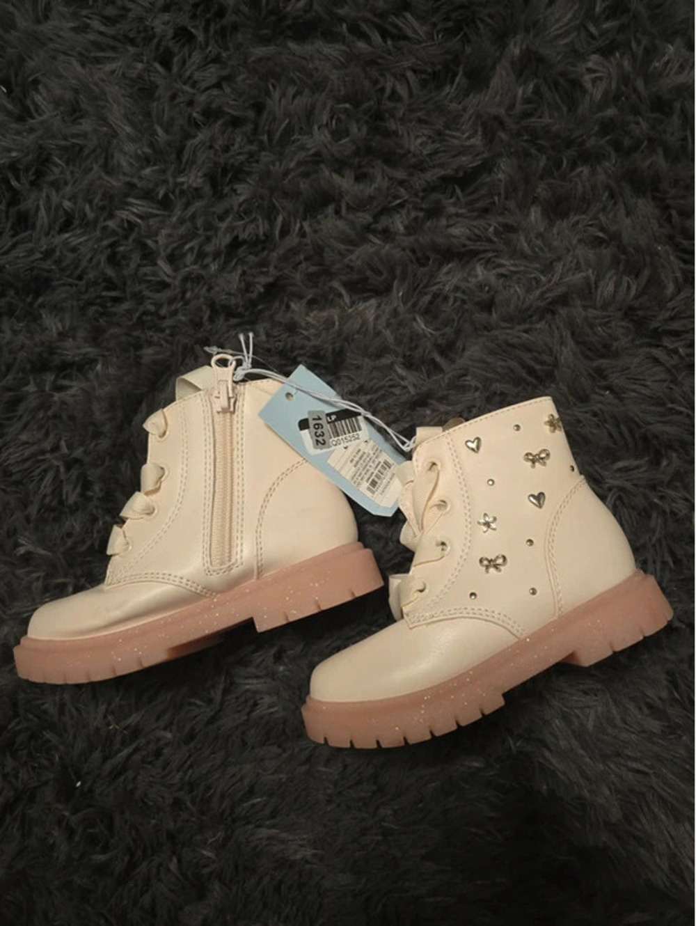Size 8 brand new boots from target item. 1632 box16